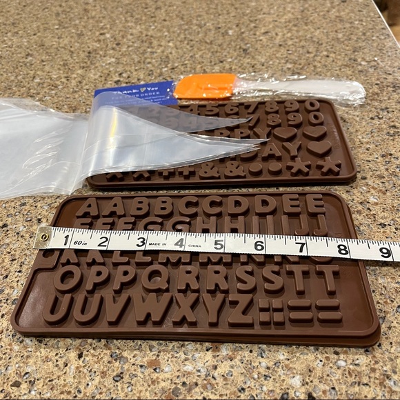 NIB Set of Food Grade Silicone Shape Molds with Spatula & Chocolate Squeeze Bags - Picture 11 of 12